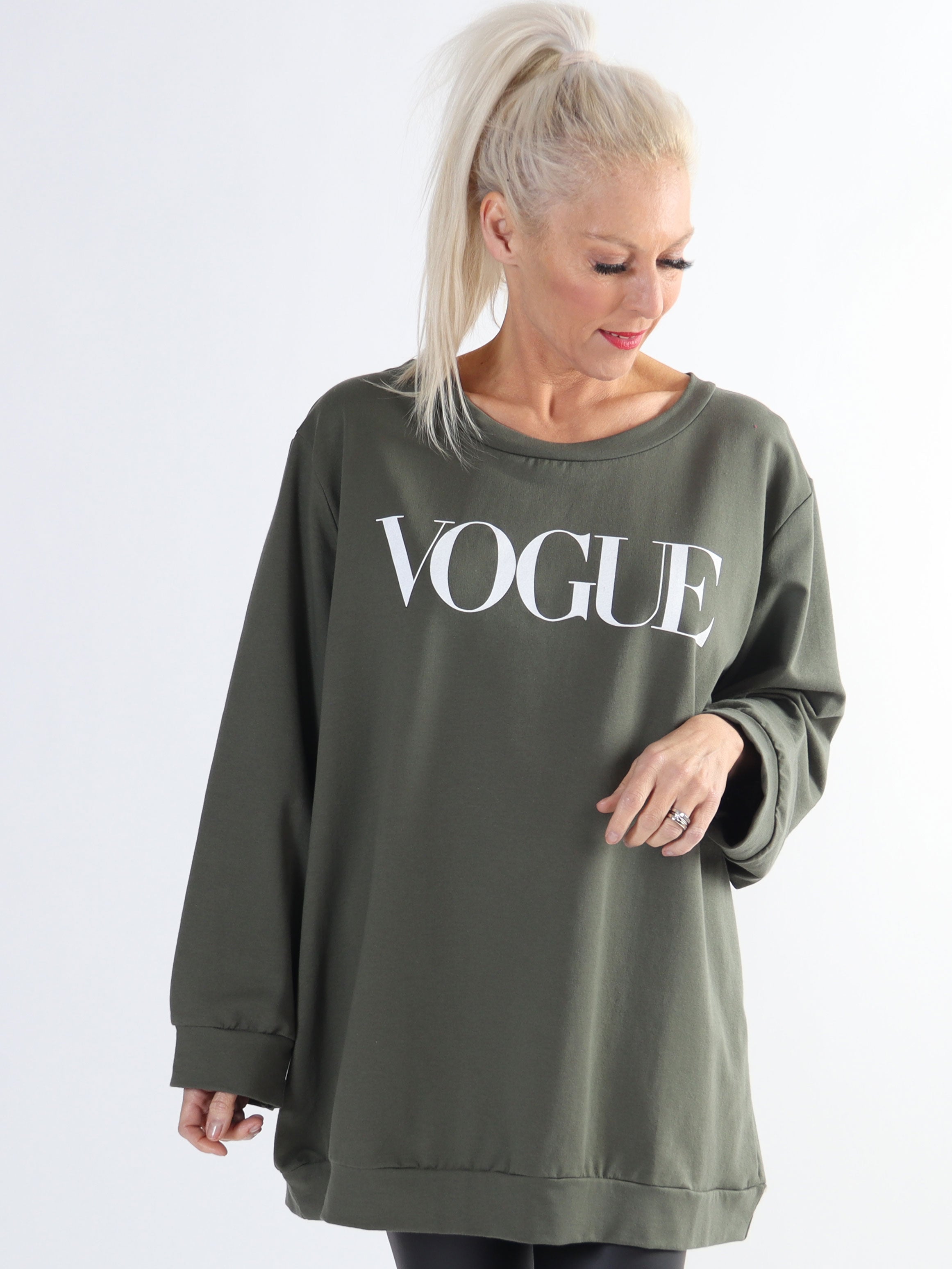 Abena - Plus size sweatshirt med vogue på brystet